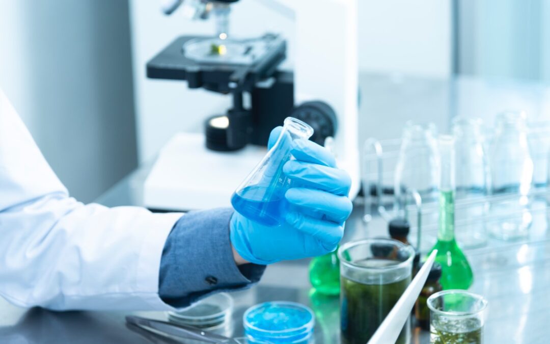 What Qualities Do I Need to Work in a Medical Lab Facility